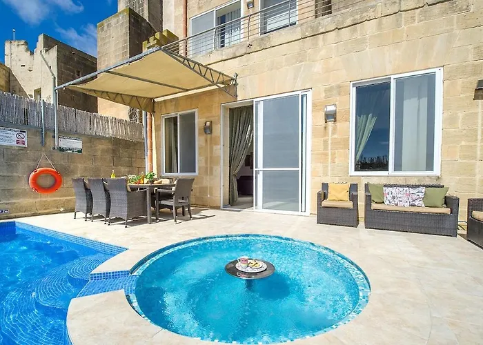 カントリーハウス Kampnar Kerċem